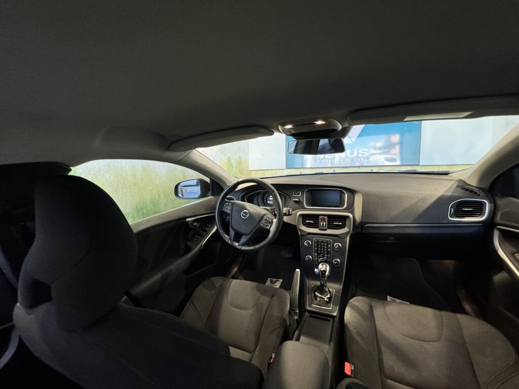 Volvo V40 Cross Country T3 Automatic 2017  - 8